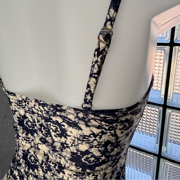 Andie Swim NWT XS The Amalfi One Piece printed Cream Navy Faherty Collaboration - Picture 6 of 10
